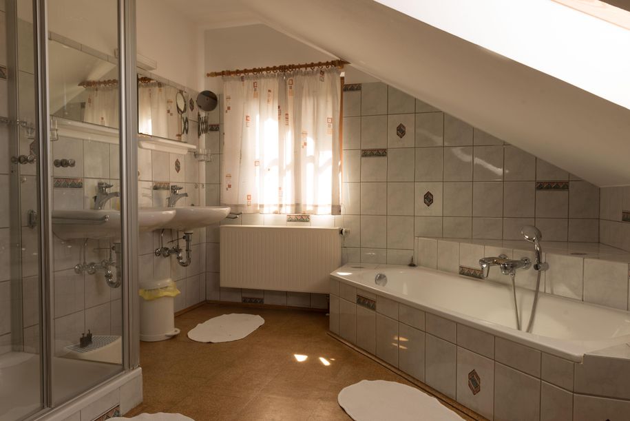 Badezimmer 1.OG