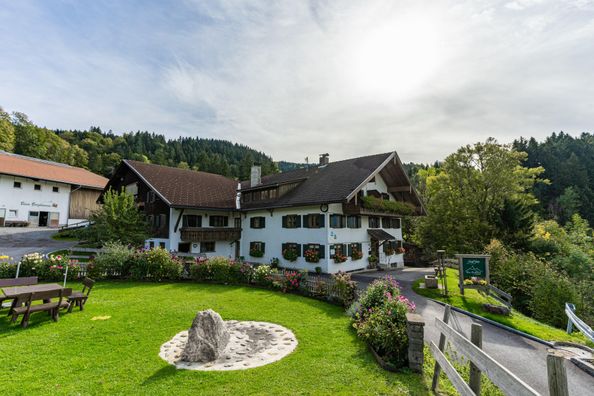 Blick vom Garten auf den Hof