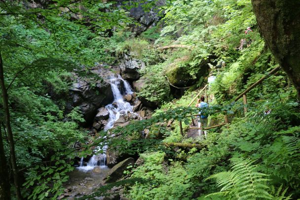 Wanderweg durch die Höllschlucht