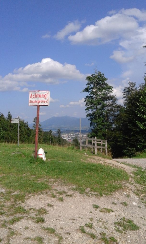 Blick von der Salober Alm über die Grenze nach Füssen