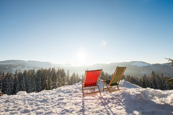 Blick auf die verschneiten Berge von der Mittelalpe