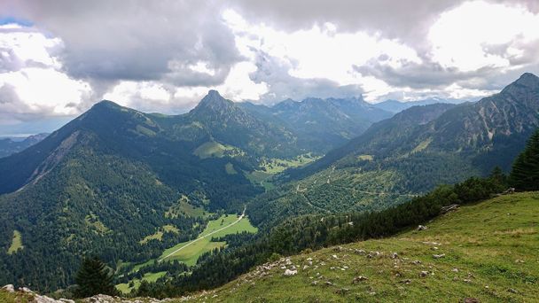 Blick vom Schönkahler auf Breitenberg und Aggenstein