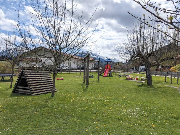 Apfelbäume auf dem Spielplatz  Fischen-Langenwang