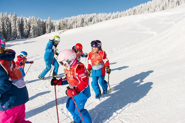 Kinder in der Skischule Grasgehren Obermaiselstein