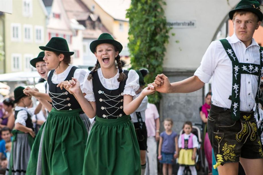 isny-allgaeu-tag-trachtenverein-in-aktion-foto-ern