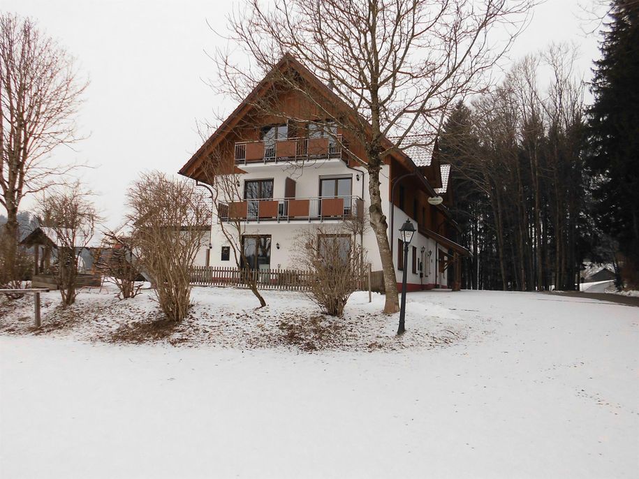 Gaststätte und Gästehaus im Winter