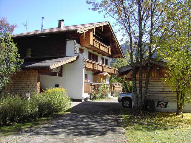 der Hubertushof liegt in einer kleinen Seitengasse unmittelbar neben dem Dorfzentrum