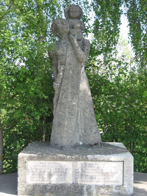 Denkmal bei Häuser, zu Ehren derer die sie im Zweiten Weltkrieg gegen die Sprengung durch die Wehrmacht verteidigten