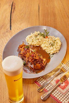 Zwiebelrostbraten dazu ein süffiges Bier