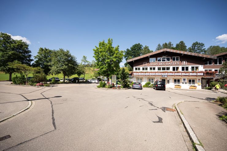 Parkplatz am Haus des Gastes Obermaiselstein