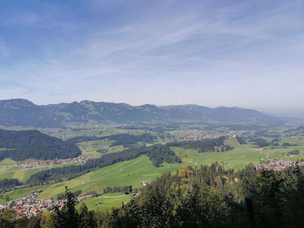 Bergpanorama mit Tälern