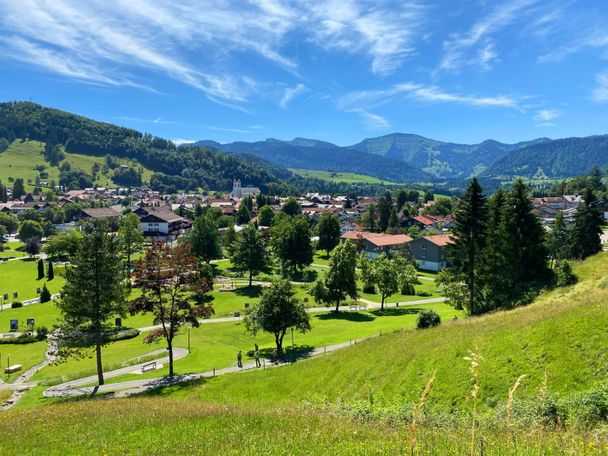 Oberstaufen mit Blick auf Hochgrat und Nagelfluhkette