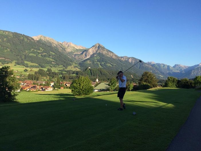 Golfplatz mit Bergblick und zur Ferienwohnung