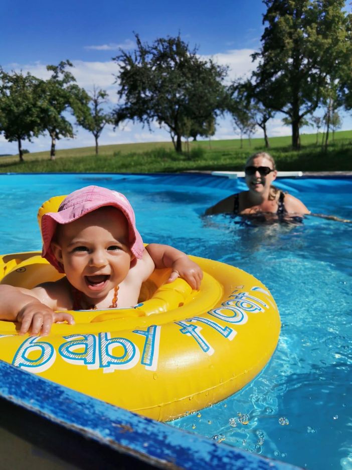 An heißen Tagen den kalten Pool genießen