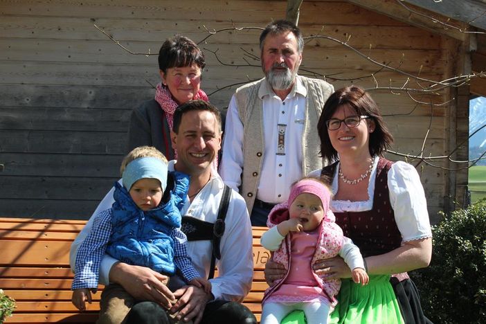 Anton & Elisabeth mit Sohn Andreas und Familie