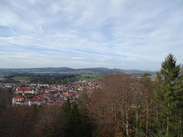 Blick auf das Hohe Schloss von Füssen vom Kalvarienberg aus