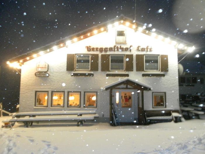 8Berggasthof_Winter_Nacht