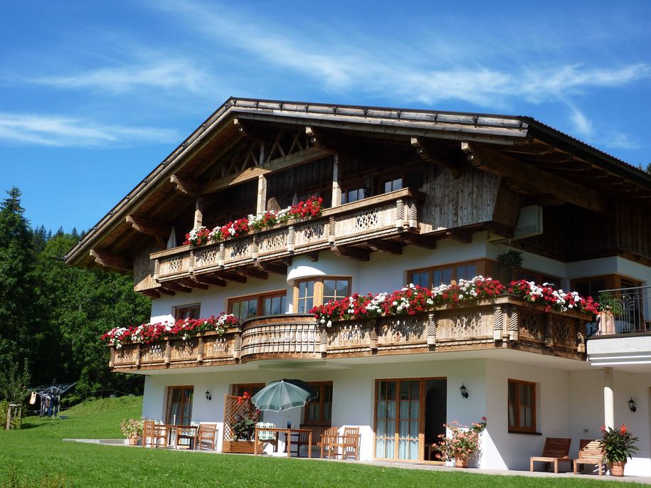 ... das Landhaus Alpensonne mit grandiosem Blick auf die Schattwalder Bergwelt...