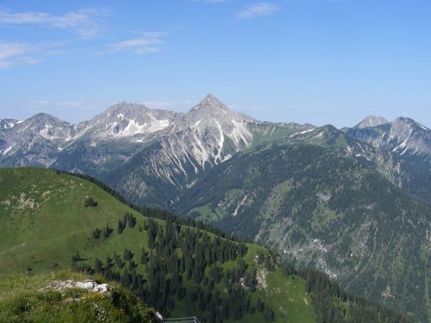 Blick vom Neunerköpfle auf Kugelhorn, Rauhhorn und Geißhorn