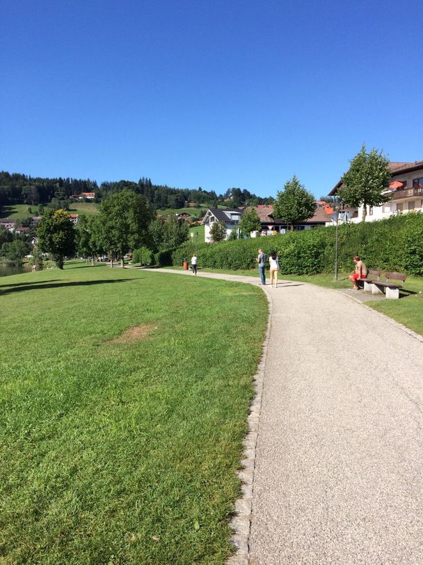 Uferpromenade am Hopfensee