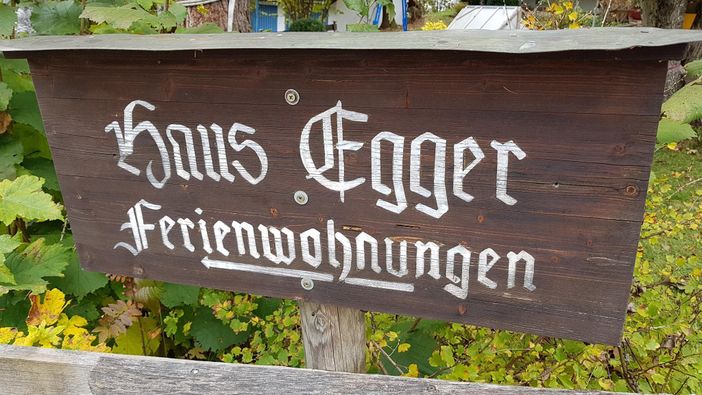 Schild Haus Egger