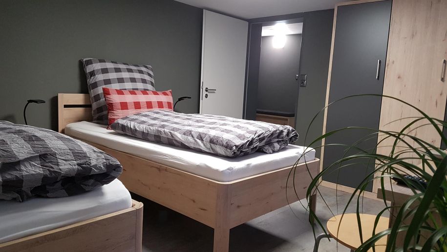 Schlafzimmer 3 UG Bild 2