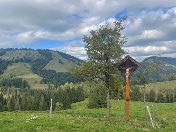 Wegekreuz bei der Unteren Ziehen Alpe