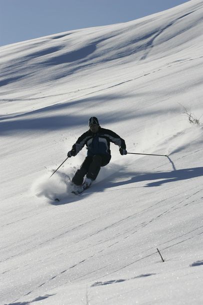 Auch Tiefschnee-Fahren will gelernt sein