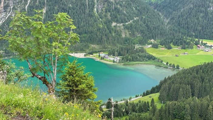 Landhaus Lignum und die Wasserwelten Haldensee in unmittelbarer Nähe