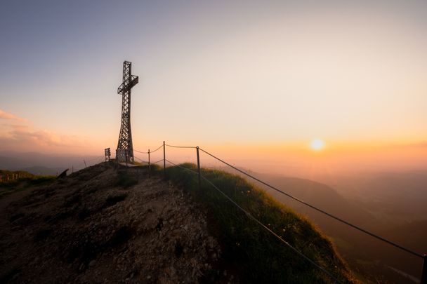 Gipfelkreuz am Hochgrat bei Sonnenuntergang