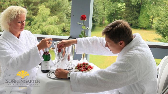 Hotel Sonnengarten Bad Wörishofen_Sekt auf Balkon