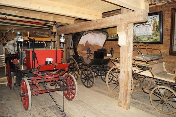 Alte Kutschen im Fischinger Heimathaus