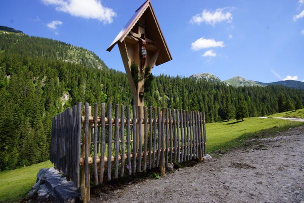 Kreuz auf dem Weg zur Jägerhütte