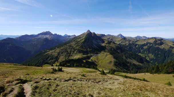 Blick von der Krinnenspitze auf den benachbarten Litnisschrofen