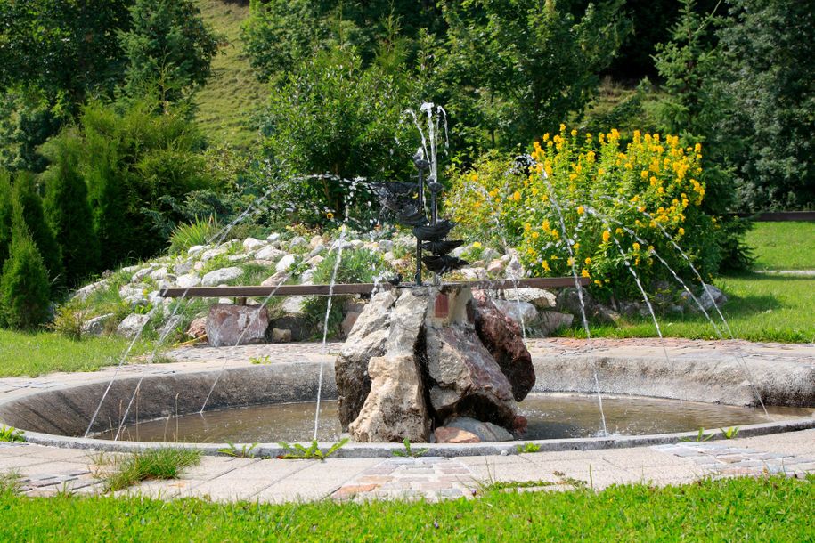 Brunnen in der Alpensonne 2000