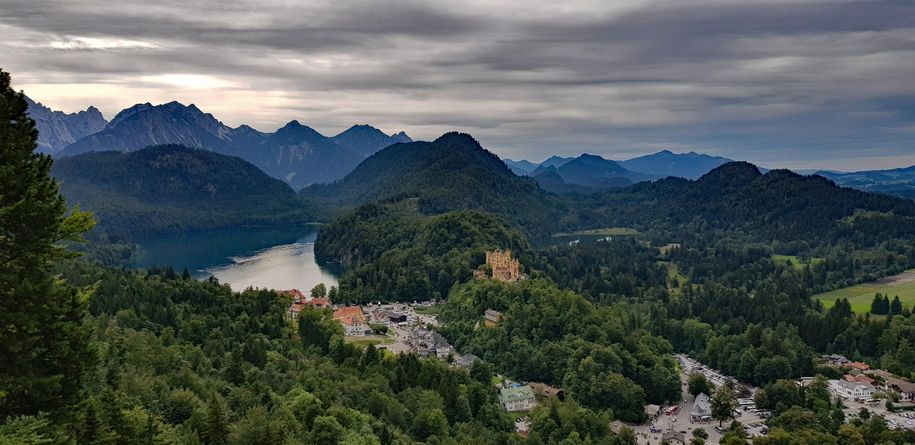 Schloss-Neuschwanstein-Alpsee-und-Schwansee