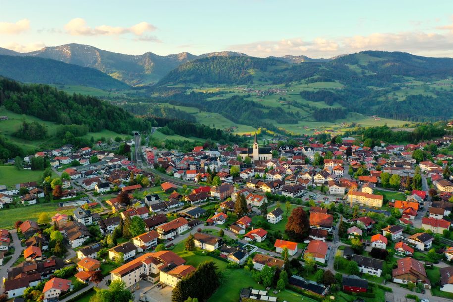 Oberstaufen und die Nagelfluhkette mit Hochgrat