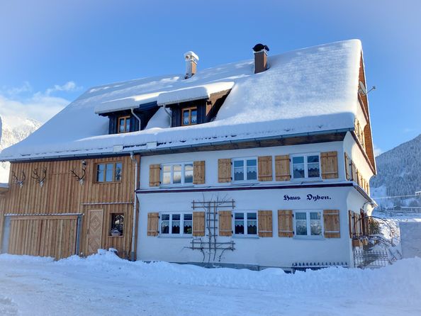 Haus Oyben Hausansicht Winter