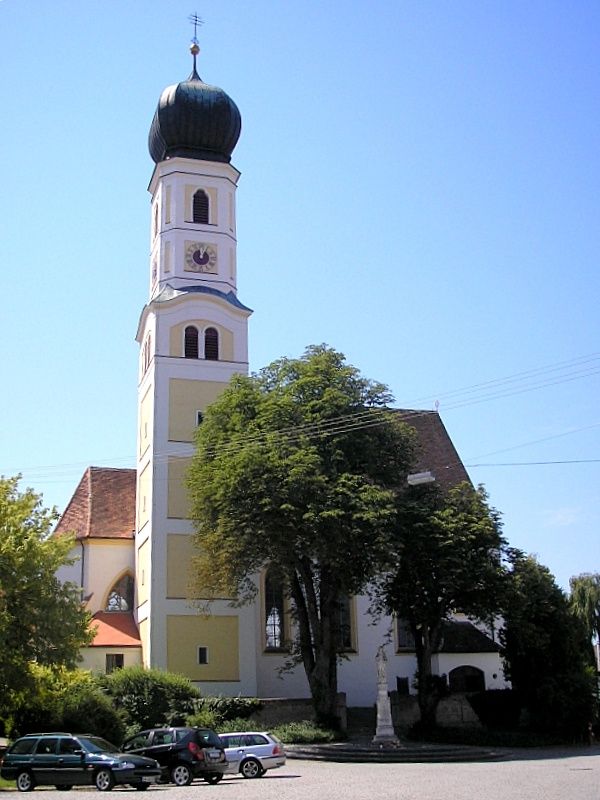 Die Pfarrkirche St. Anna in Waal.