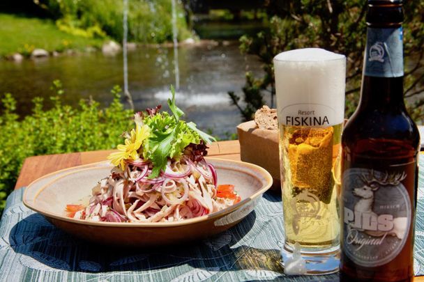 Herzhafter Allgäuer Wurstsalat auf der Terrasse