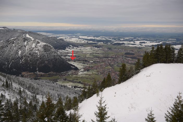 Blick vom Breitenberg (Haus bei rotem Pfeil)