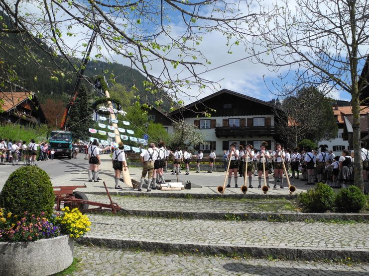 Maibaum Aufstellen in Burgberg