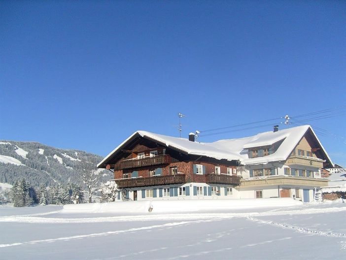 Winterbild vom  Alpen-Glühen  mit  eigenem Ski