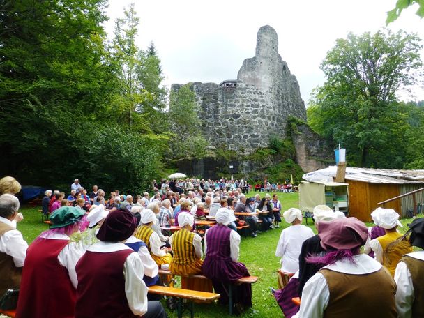 Burgruine Alt-Trauchburg Burggraben