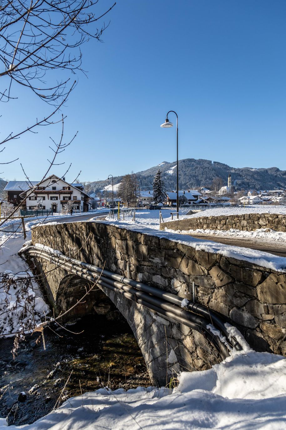 Kleine Brücke zum Haus