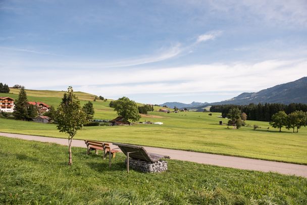 Ruhebank und Relaxliege in Niederdorf