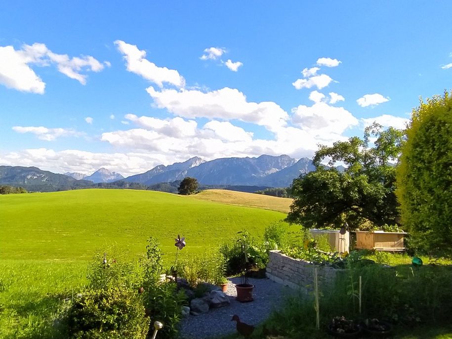 Blick nach Süden über unseren kleinen Gemüsegarten