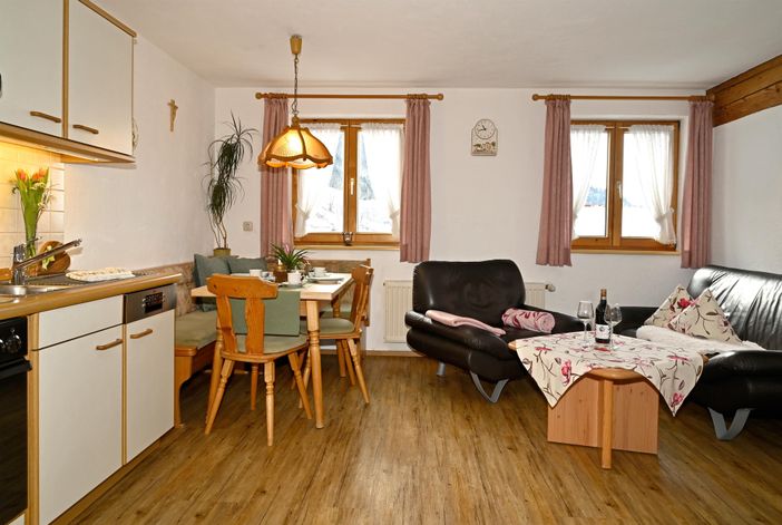 Küche mit Essecke Ferienwohnung Mittag