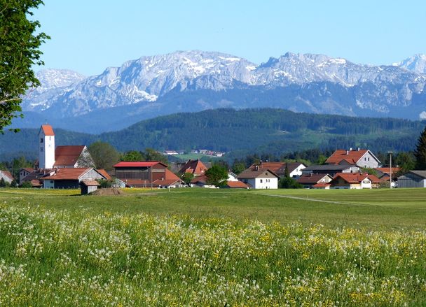 Lengenwang mit Bergpanorama