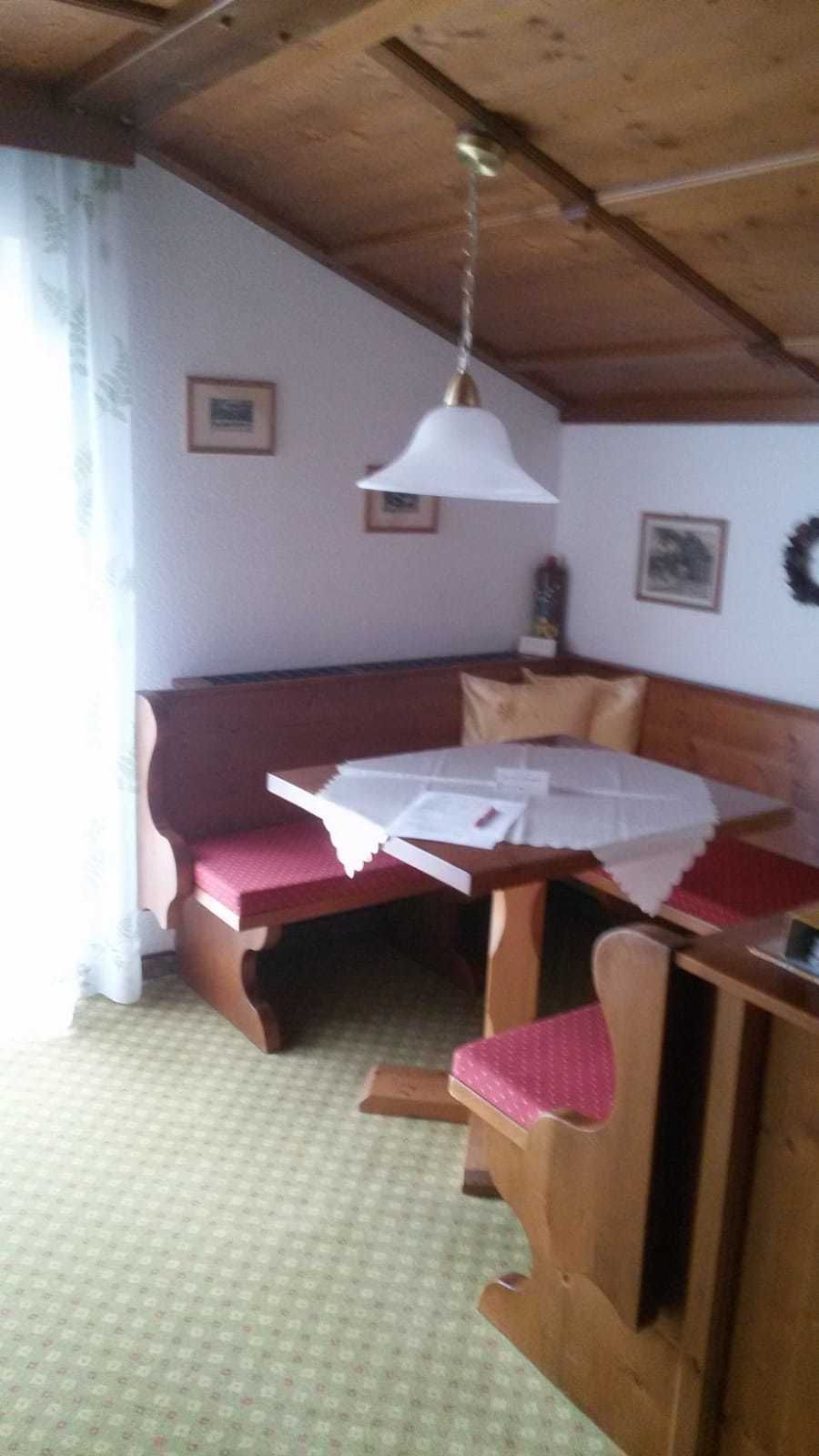 FeWo 65m² Gimpelblick- Wohnstube m. Zugang auf den Ostbalkon.